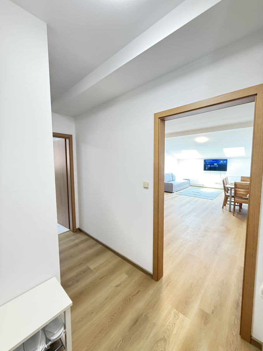 Prenájom bytu 56 m², Zbraslavská, Praha, Praha Prenájom bytu 56 m², Zbraslavská, Praha, Praha