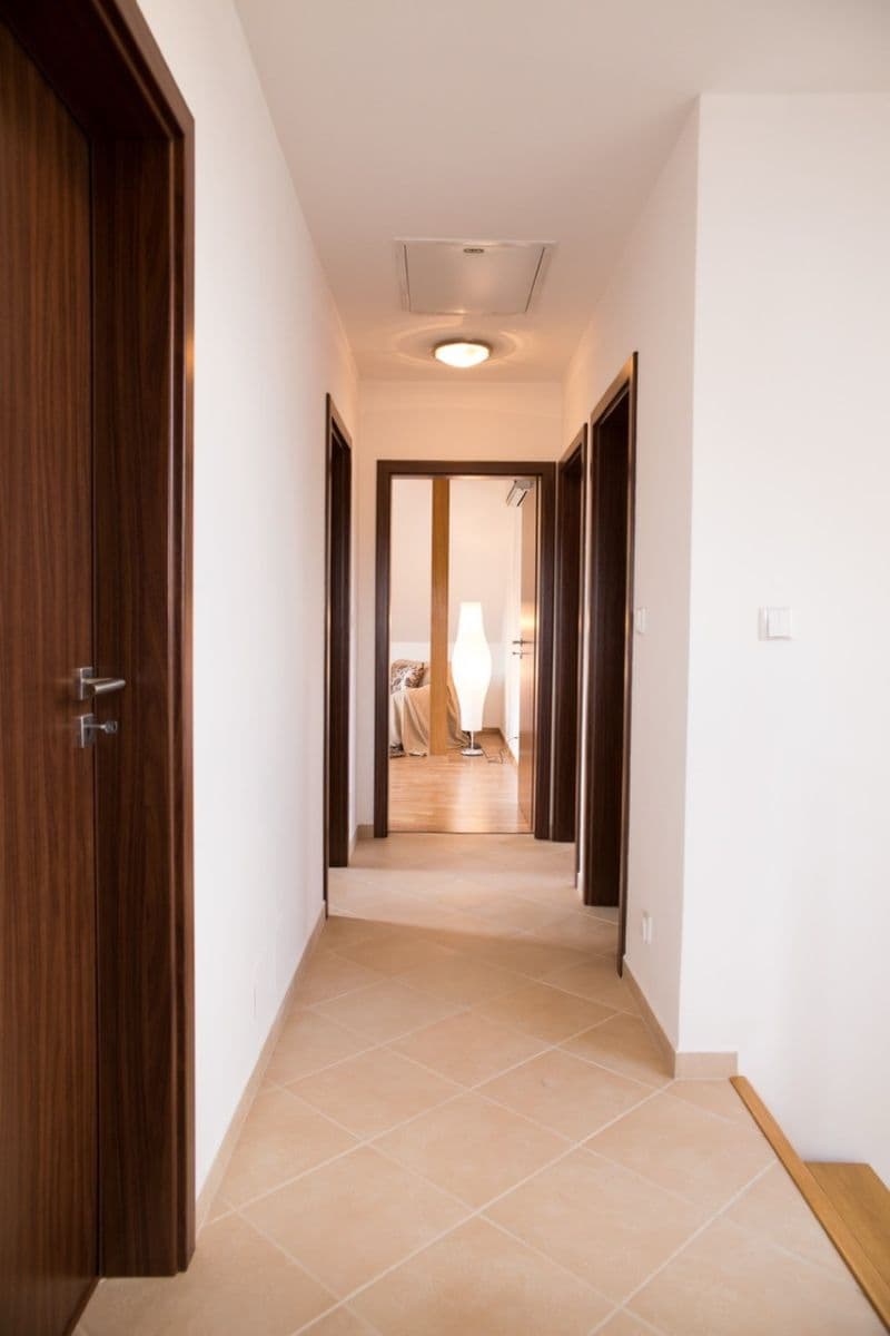 Prenájom domu 180 m², pozemek 439 m², Nad Rybníkem, Unhošť, Středočeský kraj Prenájom domu 180 m², pozemek 439 m², Nad Rybníkem, Unhošť, Středočeský kraj