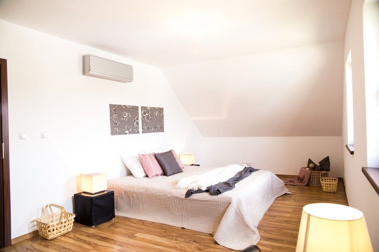 Prenájom domu 180 m², pozemek 439 m², Nad Rybníkem, Unhošť, Středočeský kraj Prenájom domu 180 m², pozemek 439 m², Nad Rybníkem, Unhošť, Středočeský kraj