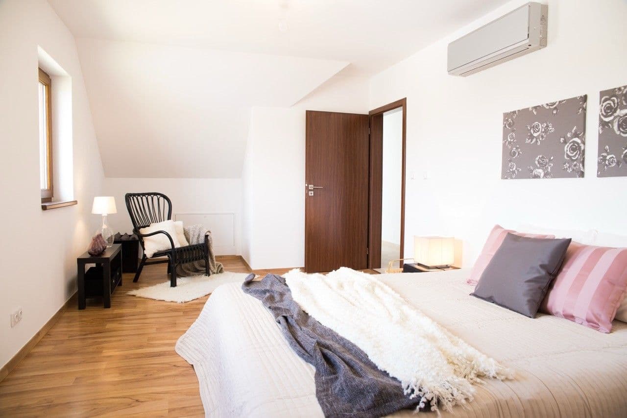 Prenájom domu 180 m², pozemek 439 m², Nad Rybníkem, Unhošť, Středočeský kraj Prenájom domu 180 m², pozemek 439 m², Nad Rybníkem, Unhošť, Středočeský kraj