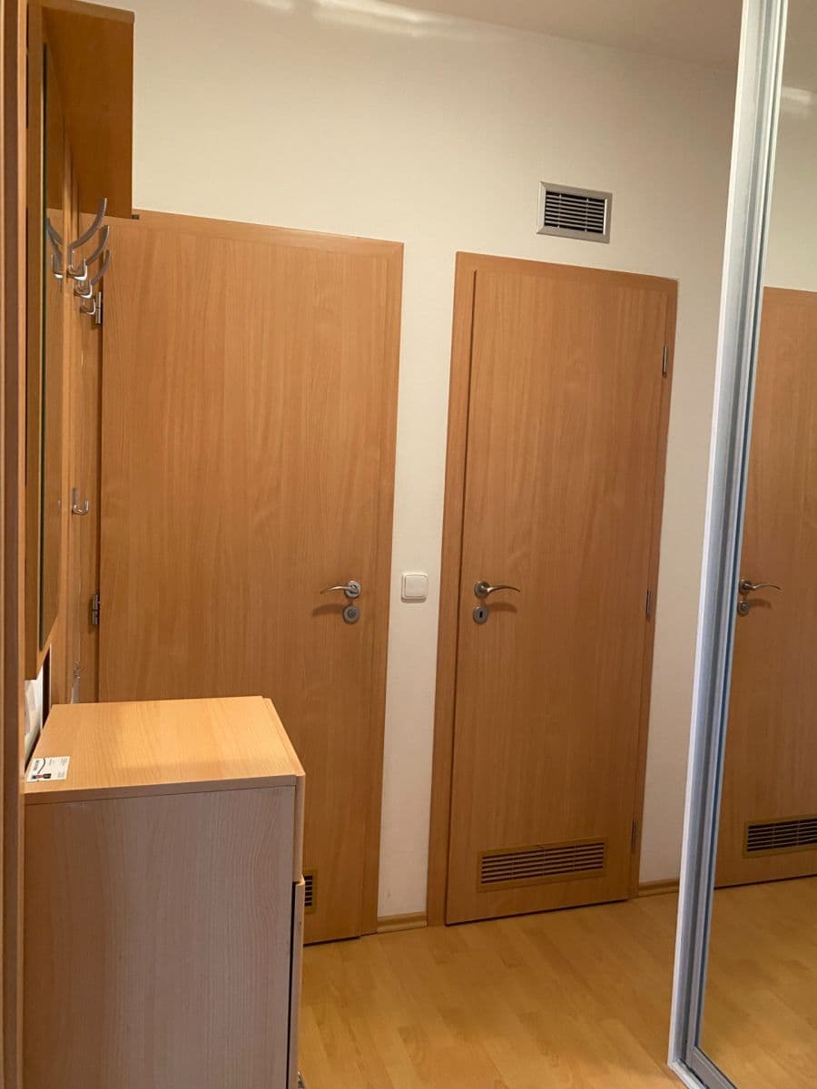 Predaj bytu 3-izbový 58 m², Vladycká, Praha, Praha Predaj bytu 3-izbový 58 m², Vladycká, Praha, Praha