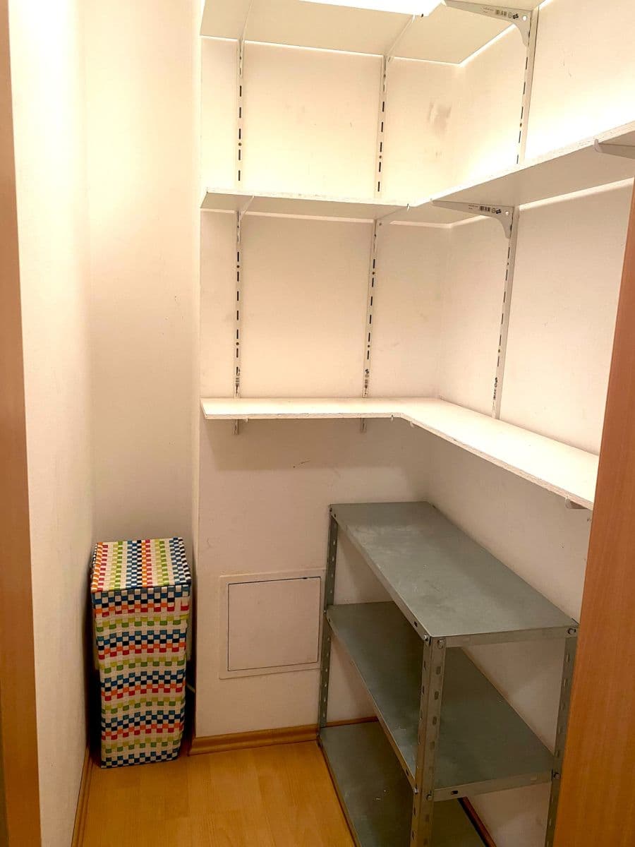 Predaj bytu 3-izbový 58 m², Vladycká, Praha, Praha Predaj bytu 3-izbový 58 m², Vladycká, Praha, Praha