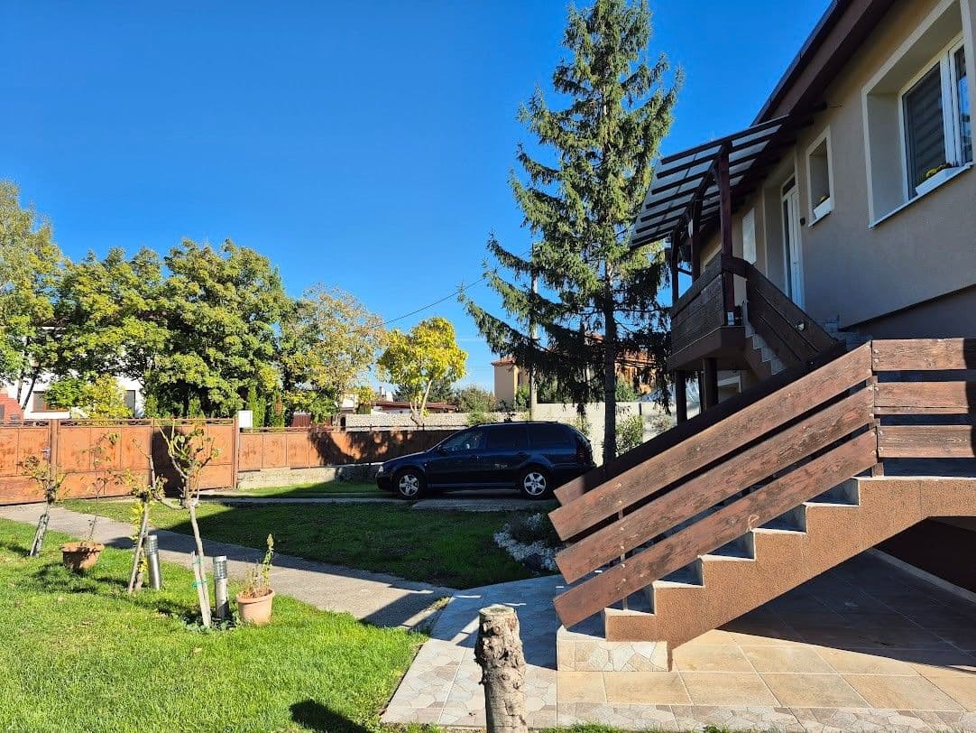 Predaj domu 320 m², pozemek 1.303 m², Ňárad, Trnavský kraj Predaj domu 320 m², pozemek 1.303 m², Ňárad, Trnavský kraj