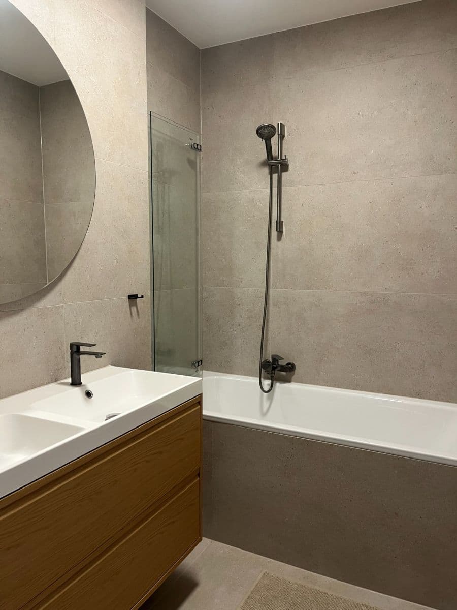 Prenájom bytu 5-izbový 110 m², Hálkova, Praha, Praha Prenájom bytu 5-izbový 110 m², Hálkova, Praha, Praha