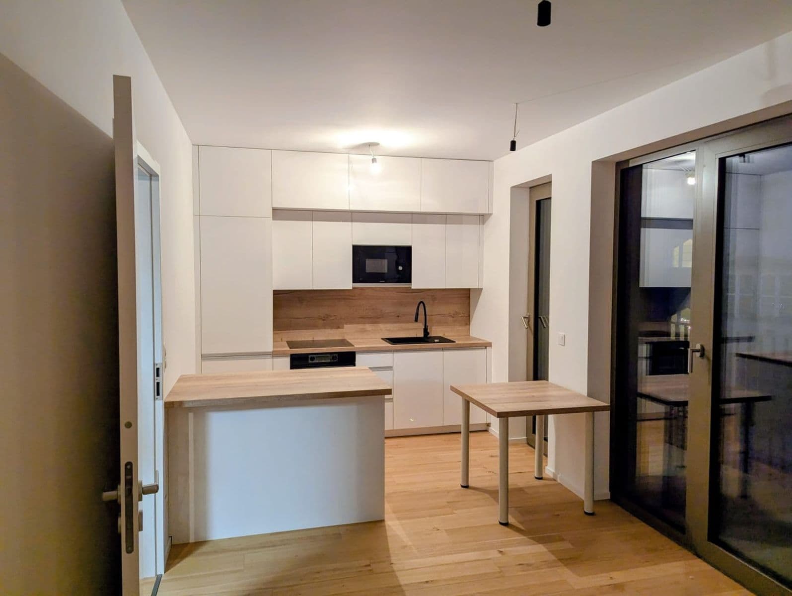 Prenájom bytu 1-izbový 32 m², Bratislavská, Brno, Jihomoravský kraj Prenájom bytu 1-izbový 32 m², Bratislavská, Brno, Jihomoravský kraj