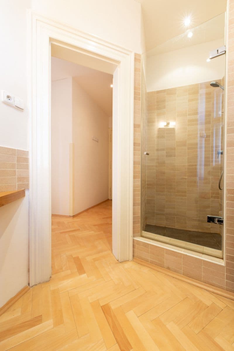 Prenájom bytu 65 m², Kodaňská, Praha, Praha Prenájom bytu 65 m², Kodaňská, Praha, Praha