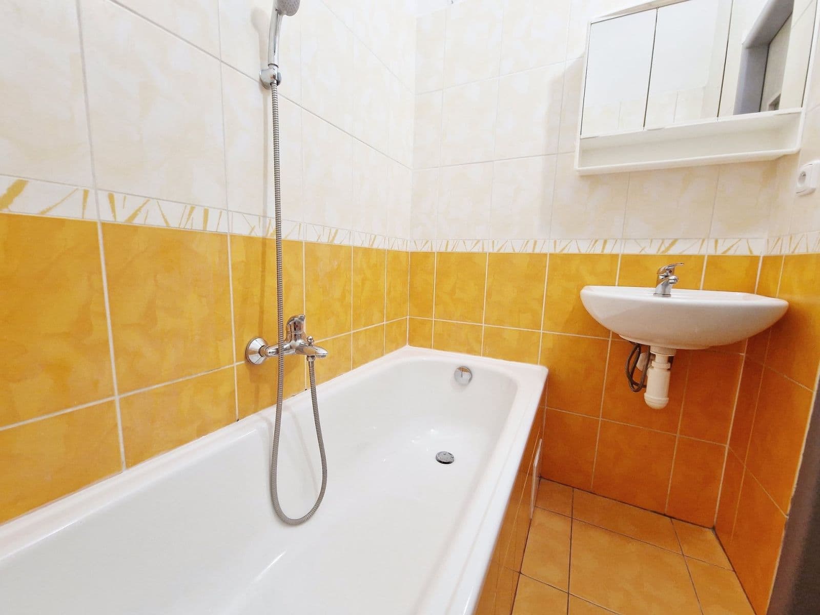 Prenájom bytu 2-izbový 56 m², Studentská, Mělník, Středočeský kraj Prenájom bytu 2-izbový 56 m², Studentská, Mělník, Středočeský kraj