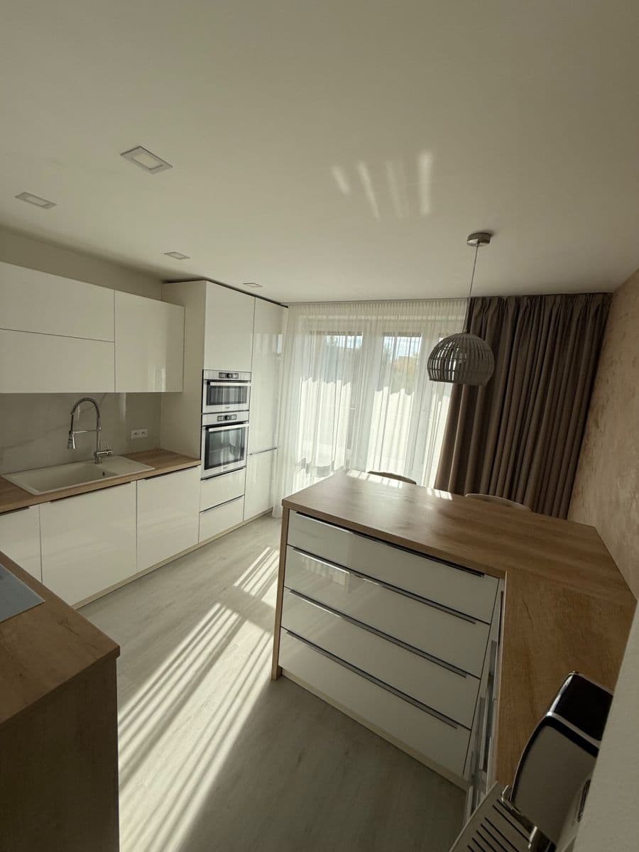 Predaj bytu 3-izbový 66 m², Výškovická, Ostrava, Moravskoslezský kraj Predaj bytu 3-izbový 66 m², Výškovická, Ostrava, Moravskoslezský kraj