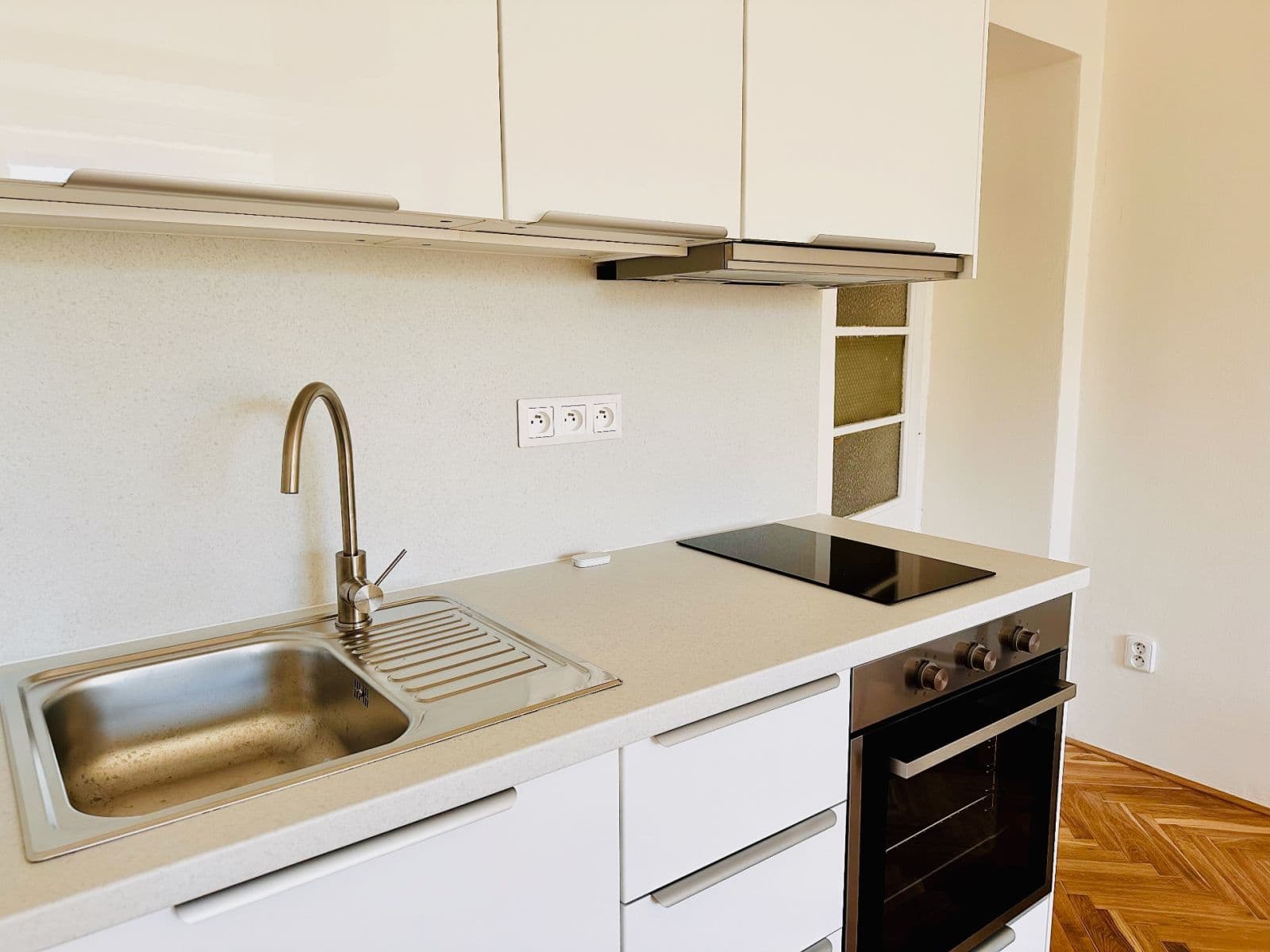 Prenájom bytu 1-izbový 30 m², Přípotoční, Praha, Praha Prenájom bytu 1-izbový 30 m², Přípotoční, Praha, Praha