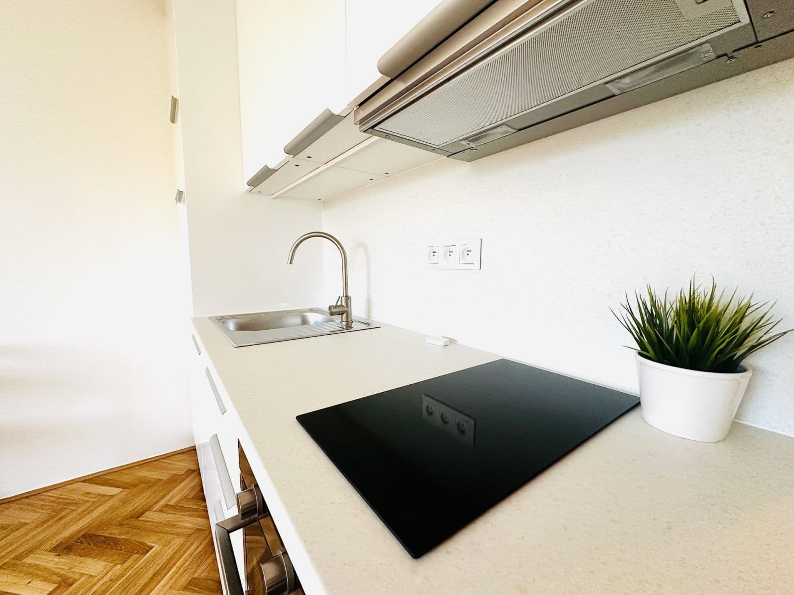 Prenájom bytu 1-izbový 30 m², Přípotoční, Praha, Praha Prenájom bytu 1-izbový 30 m², Přípotoční, Praha, Praha