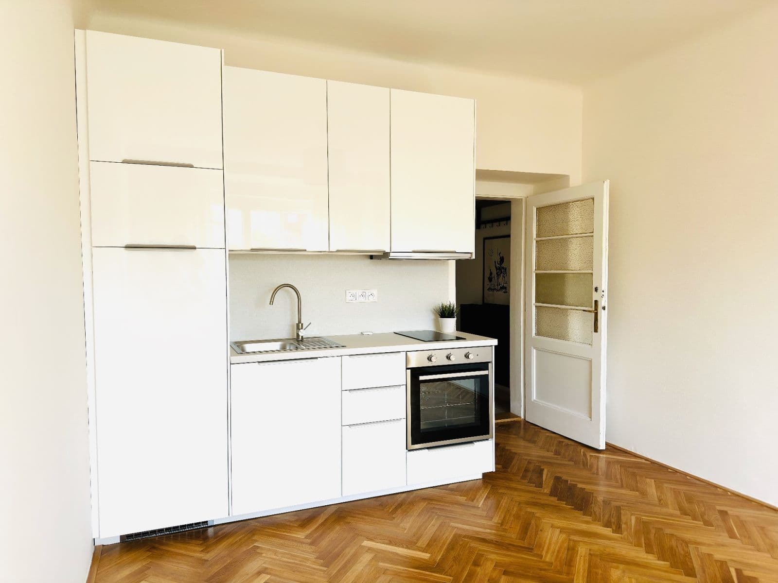 Prenájom bytu 1-izbový 30 m², Přípotoční, Praha, Praha Prenájom bytu 1-izbový 30 m², Přípotoční, Praha, Praha