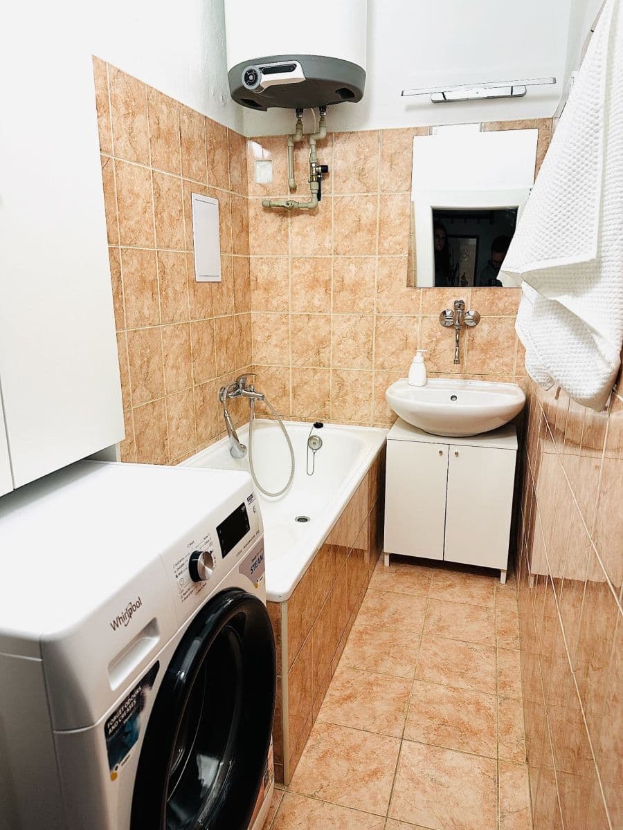 Prenájom bytu 1-izbový 30 m², Přípotoční, Praha, Praha Prenájom bytu 1-izbový 30 m², Přípotoční, Praha, Praha