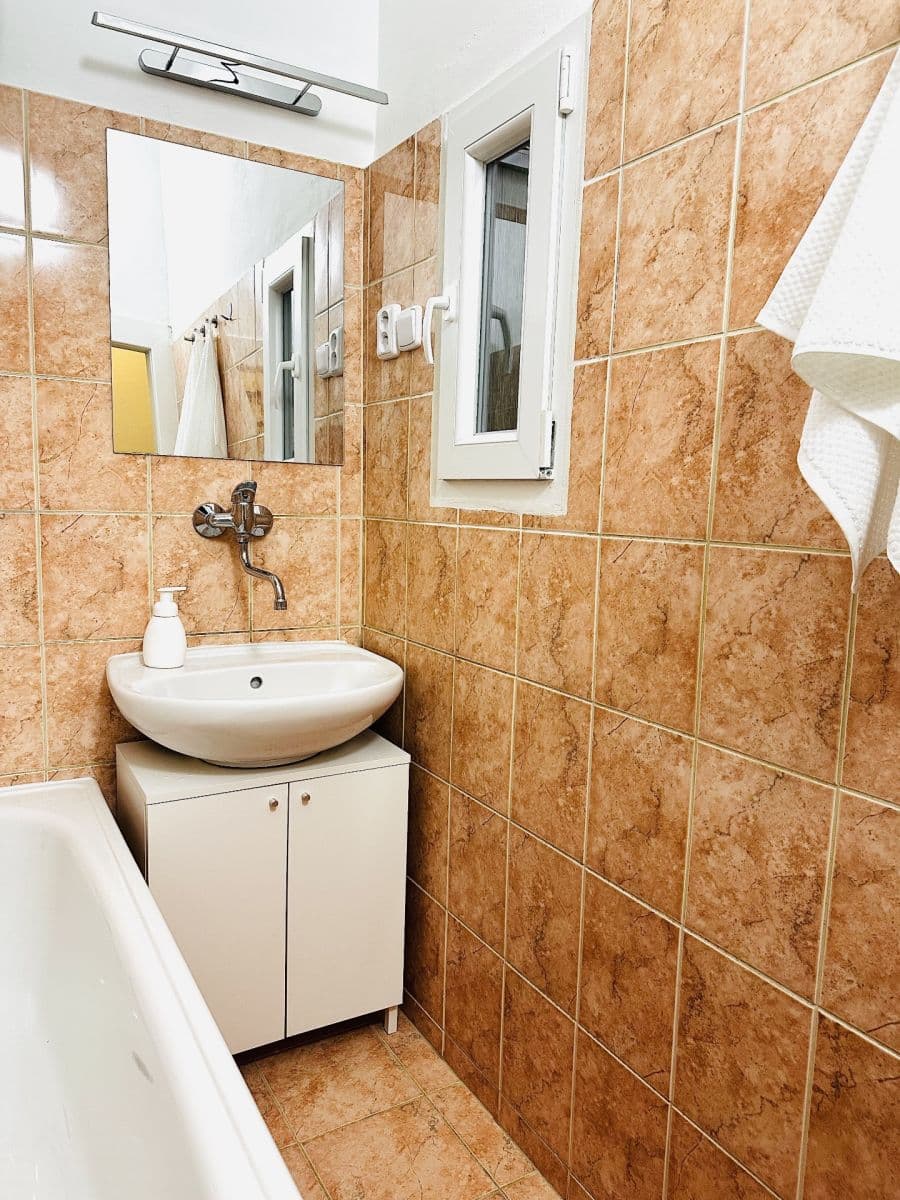 Prenájom bytu 1-izbový 30 m², Přípotoční, Praha, Praha Prenájom bytu 1-izbový 30 m², Přípotoční, Praha, Praha