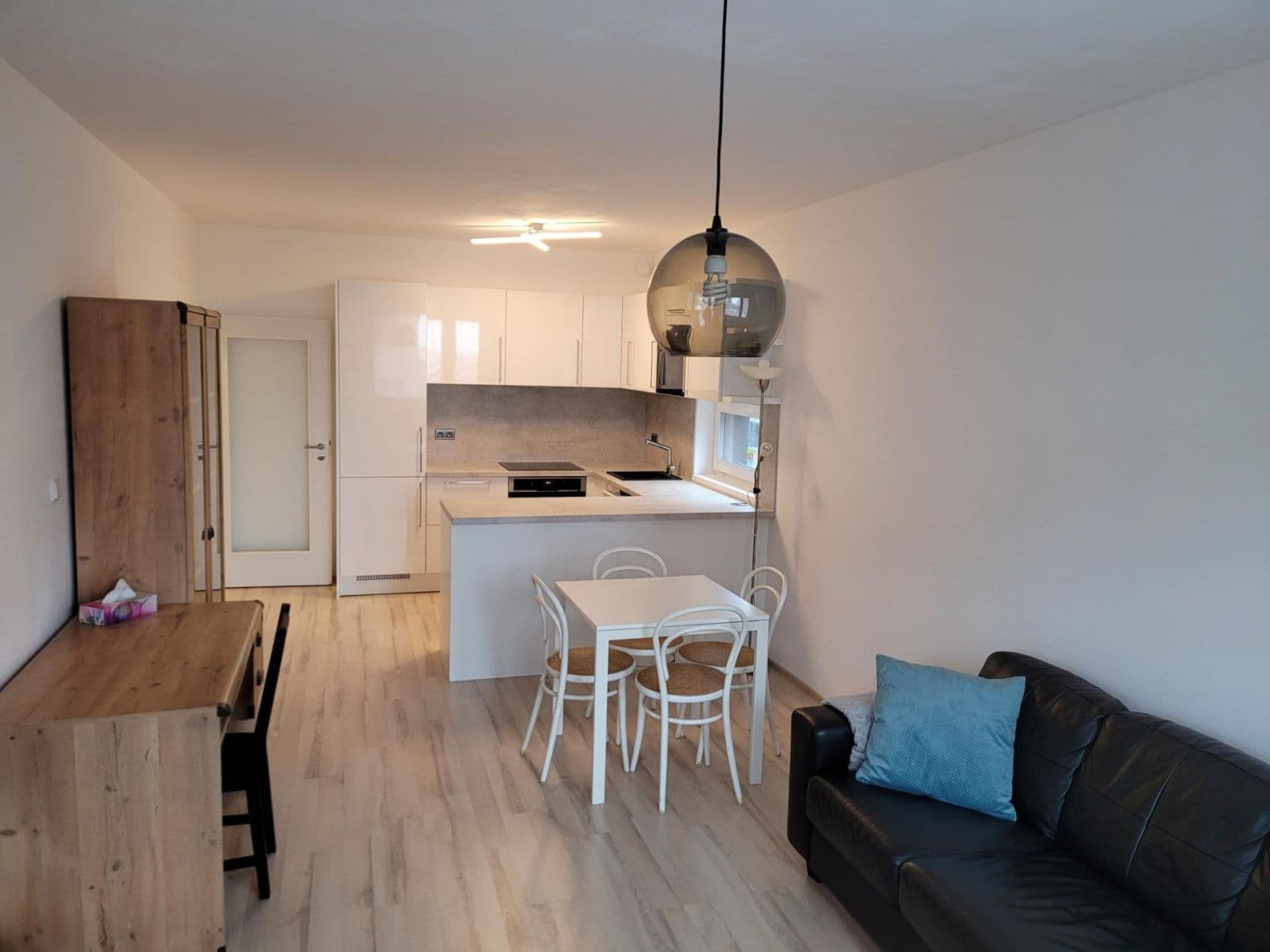 Prenájom bytu 2-izbový 57 m², Makedonská, Praha, Praha Prenájom bytu 2-izbový 57 m², Makedonská, Praha, Praha