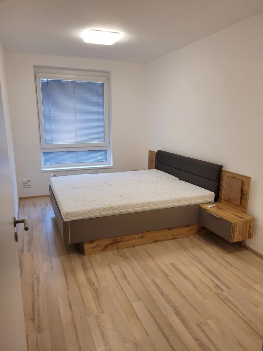 Prenájom bytu 2-izbový 57 m², Makedonská, Praha, Praha Prenájom bytu 2-izbový 57 m², Makedonská, Praha, Praha