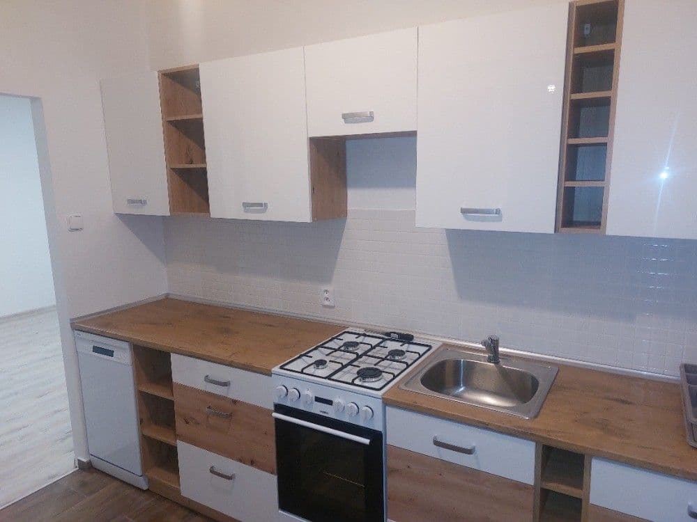 Prenájom bytu 2-izbový 51 m², 28. října, Louny, Ústecký kraj Prenájom bytu 2-izbový 51 m², 28. října, Louny, Ústecký kraj