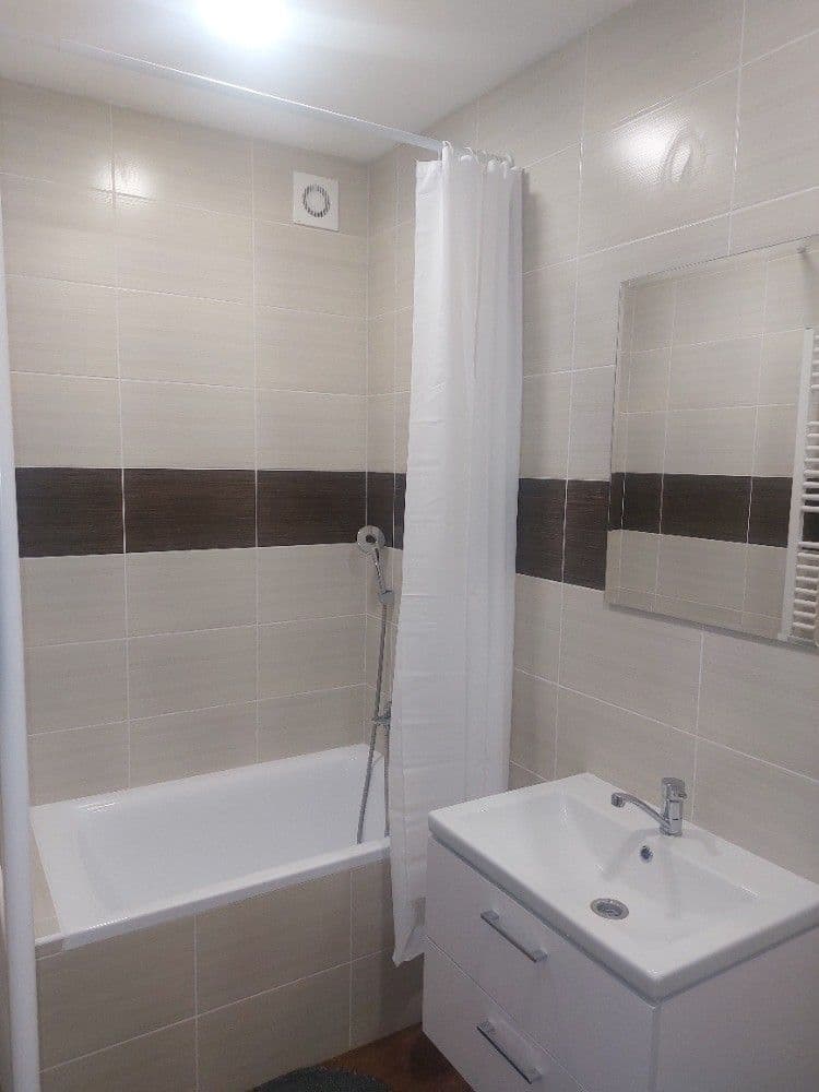 Prenájom bytu 2-izbový 51 m², 28. října, Louny, Ústecký kraj Prenájom bytu 2-izbový 51 m², 28. října, Louny, Ústecký kraj