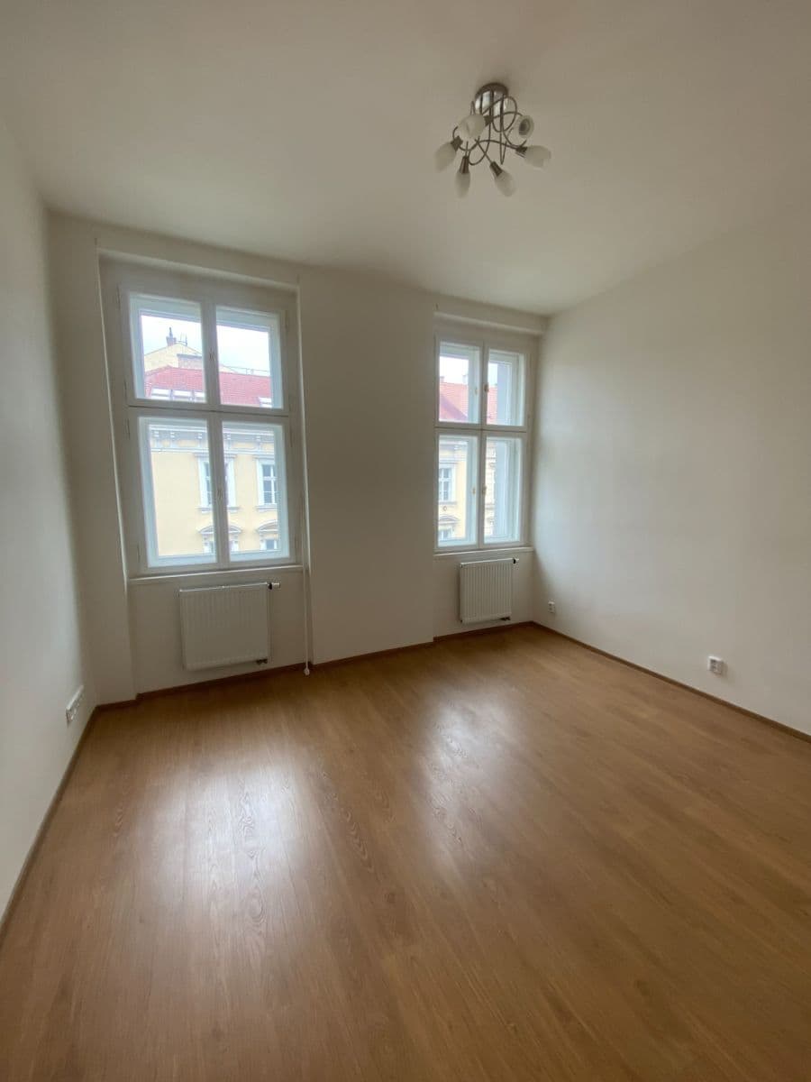 Prenájom bytu 2-izbový 74 m², Rumunská, Praha, Praha Prenájom bytu 2-izbový 74 m², Rumunská, Praha, Praha