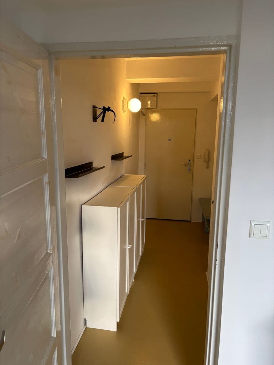 Prenájom bytu 1-izbový 26 m², Velvarská, Praha, Praha Prenájom bytu 1-izbový 26 m², Velvarská, Praha, Praha