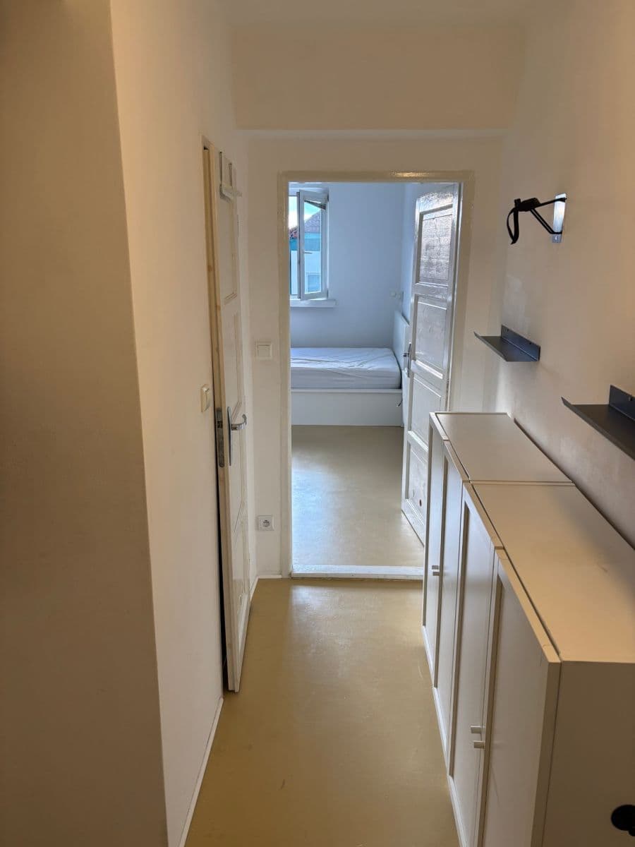 Prenájom bytu 1-izbový 26 m², Velvarská, Praha, Praha Prenájom bytu 1-izbový 26 m², Velvarská, Praha, Praha
