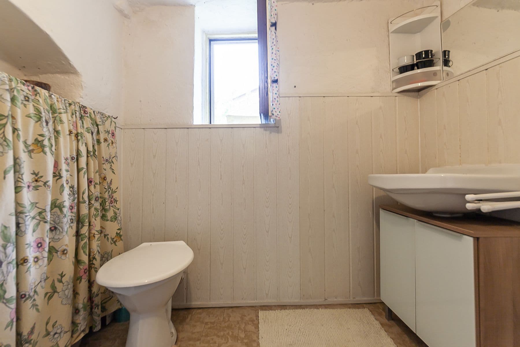 Predaj rekreačného objektu 250 m², pozemek 395 m², Malé náměstí, Lázně Bělohrad, Královéhradecký kraj Predaj rekreačného objektu 250 m², pozemek 395 m², Malé náměstí, Lázně Bělohrad, Královéhradecký kraj