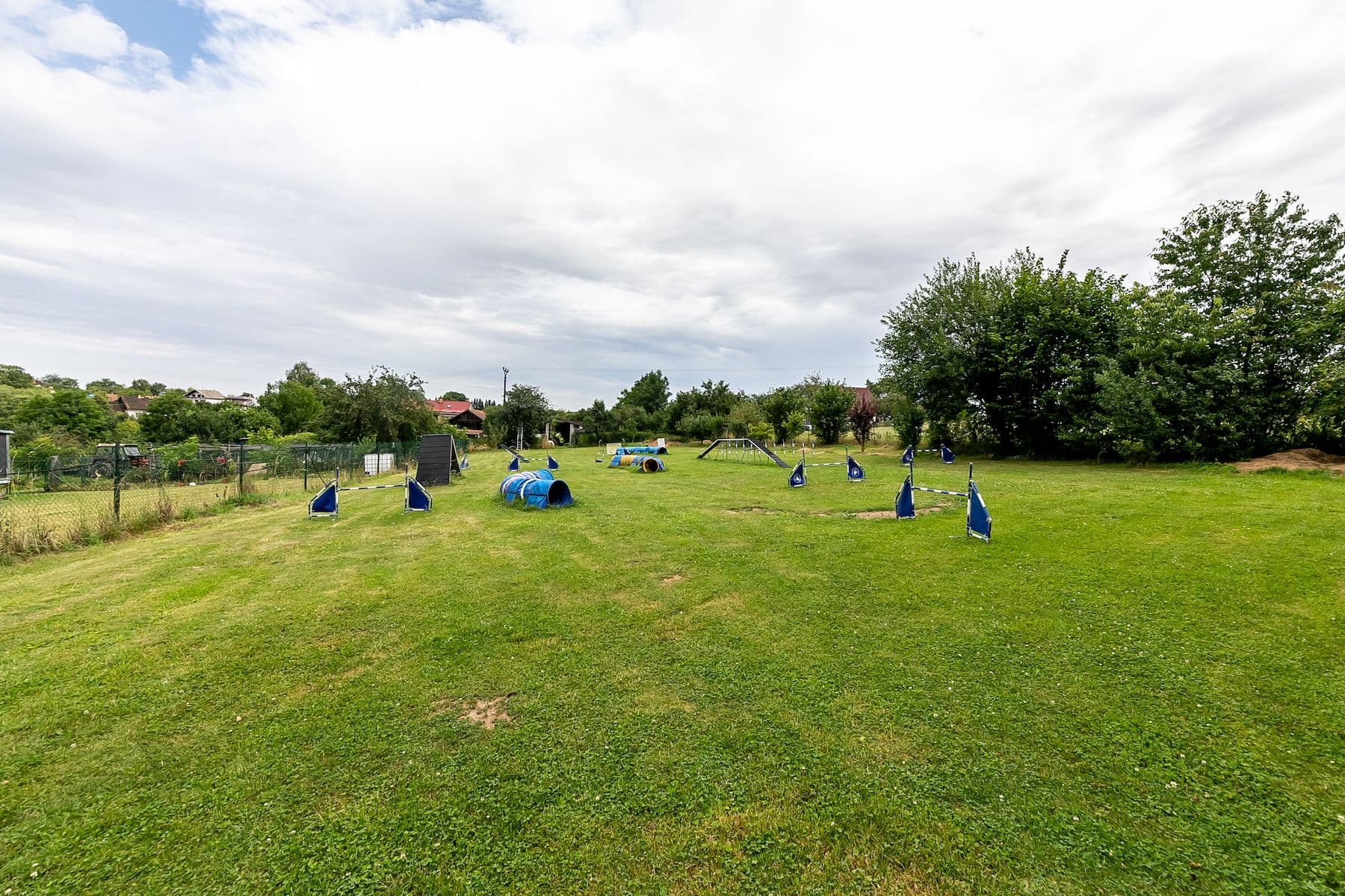 Predaj pozemku 1.800 m², Podveky, Středočeský kraj Predaj pozemku 1.800 m², Podveky, Středočeský kraj