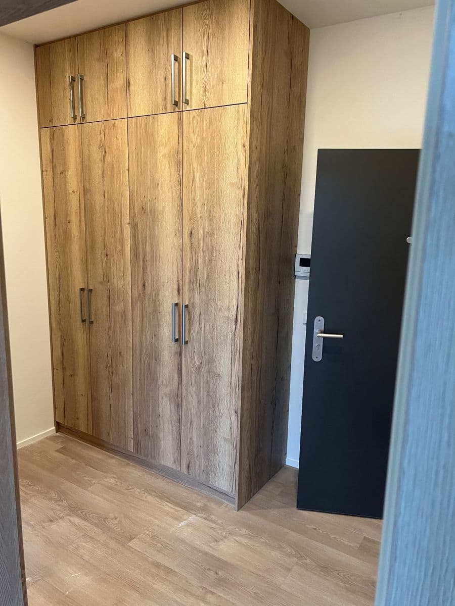 Prenájom bytu 2-izbový 57 m², Tismice, Středočeský kraj Prenájom bytu 2-izbový 57 m², Tismice, Středočeský kraj