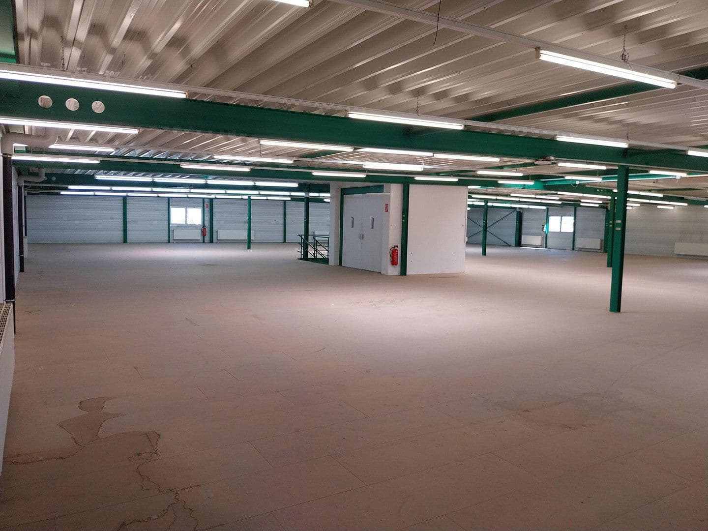 Prenájom nebytového priestoru 2.000 m², Uhlmannstrasse 42, Laupheim, Bádensko-Wurttembersko Prenájom nebytového priestoru 2.000 m², Uhlmannstrasse 42, Laupheim, Bádensko-Wurttembersko