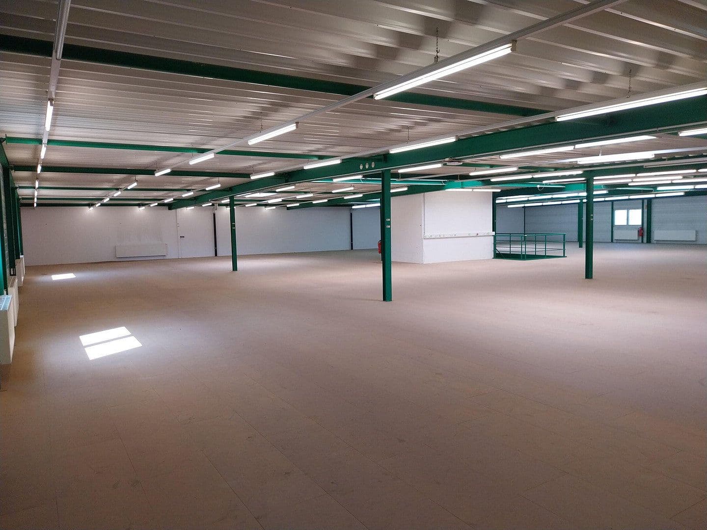 Prenájom nebytového priestoru 2.000 m², Uhlmannstrasse 42, Laupheim, Bádensko-Wurttembersko Prenájom nebytového priestoru 2.000 m², Uhlmannstrasse 42, Laupheim, Bádensko-Wurttembersko