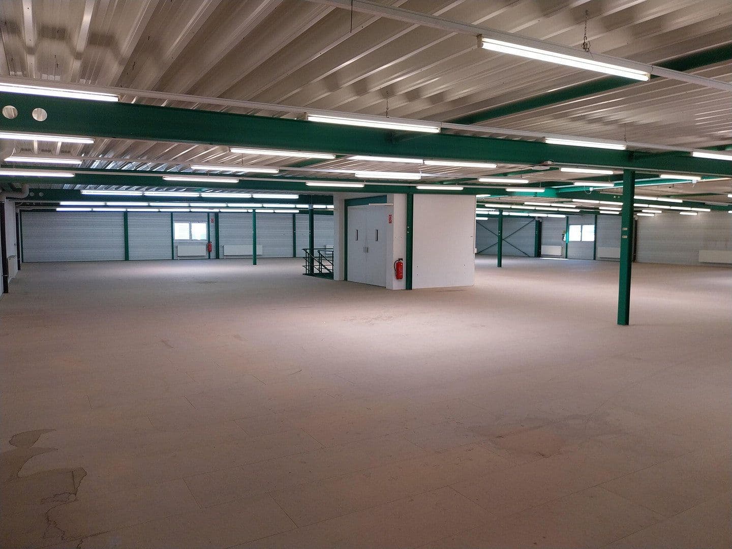 Prenájom nebytového priestoru 2.000 m², Uhlmannstrasse 42, Laupheim, Bádensko-Wurttembersko Prenájom nebytového priestoru 2.000 m², Uhlmannstrasse 42, Laupheim, Bádensko-Wurttembersko