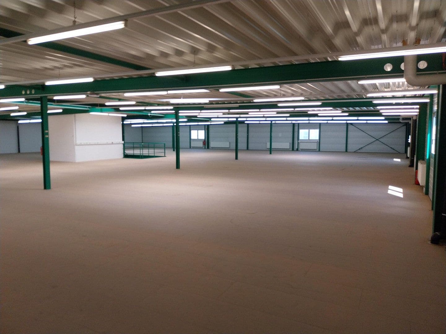 Prenájom nebytového priestoru 2.000 m², Uhlmannstrasse 42, Laupheim, Bádensko-Wurttembersko Prenájom nebytového priestoru 2.000 m², Uhlmannstrasse 42, Laupheim, Bádensko-Wurttembersko