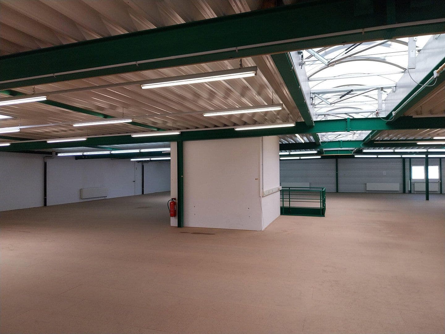 Prenájom nebytového priestoru 2.000 m², Uhlmannstrasse 42, Laupheim, Bádensko-Wurttembersko Prenájom nebytového priestoru 2.000 m², Uhlmannstrasse 42, Laupheim, Bádensko-Wurttembersko