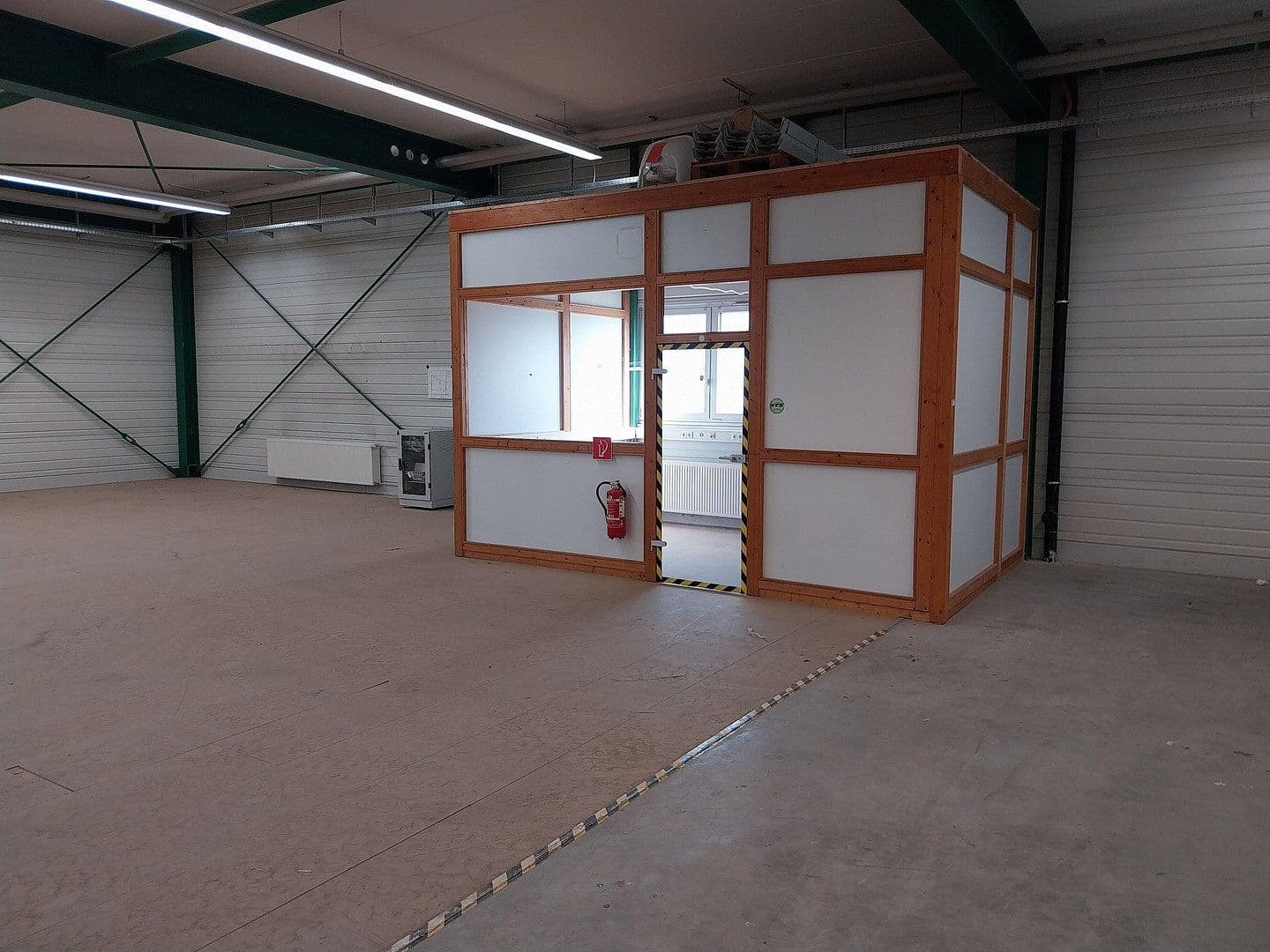 Prenájom nebytového priestoru 2.000 m², Uhlmannstrasse 42, Laupheim, Bádensko-Wurttembersko Prenájom nebytového priestoru 2.000 m², Uhlmannstrasse 42, Laupheim, Bádensko-Wurttembersko
