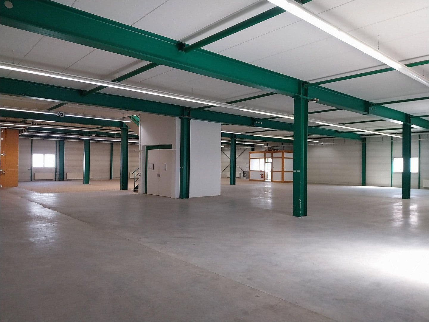 Prenájom nebytového priestoru 2.000 m², Uhlmannstrasse 42, Laupheim, Bádensko-Wurttembersko Prenájom nebytového priestoru 2.000 m², Uhlmannstrasse 42, Laupheim, Bádensko-Wurttembersko