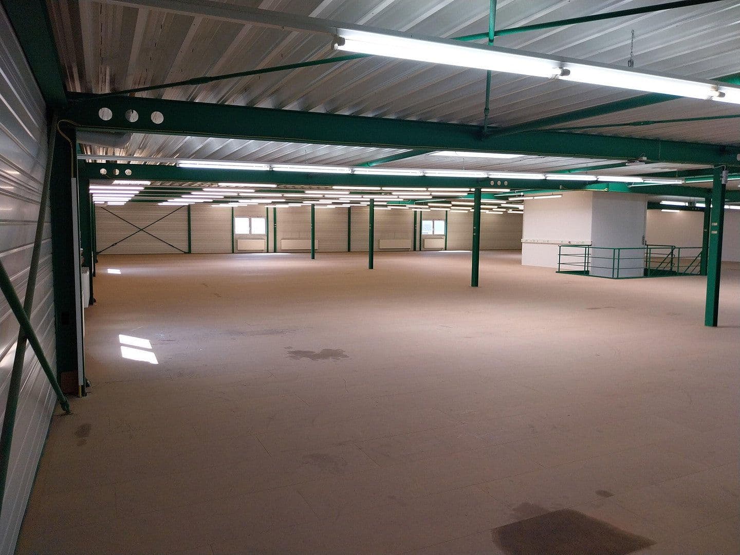 Prenájom nebytového priestoru 2.000 m², Uhlmannstrasse 42, Laupheim, Bádensko-Wurttembersko Prenájom nebytového priestoru 2.000 m², Uhlmannstrasse 42, Laupheim, Bádensko-Wurttembersko