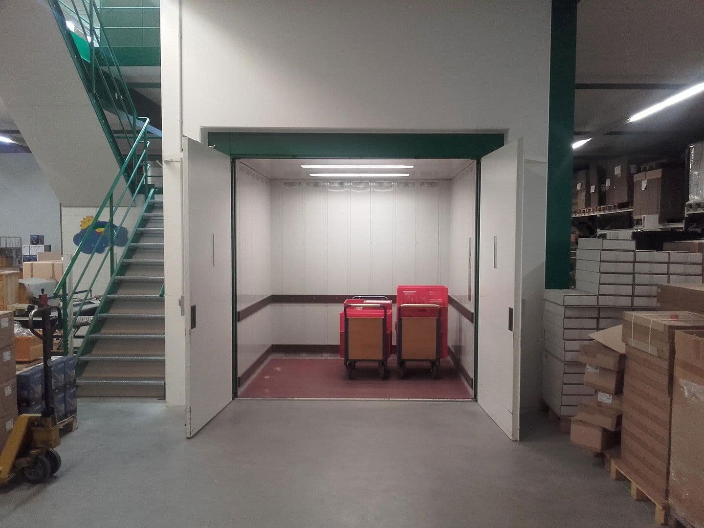 Prenájom nebytového priestoru 2.000 m², Uhlmannstrasse 42, Laupheim, Bádensko-Wurttembersko Prenájom nebytového priestoru 2.000 m², Uhlmannstrasse 42, Laupheim, Bádensko-Wurttembersko