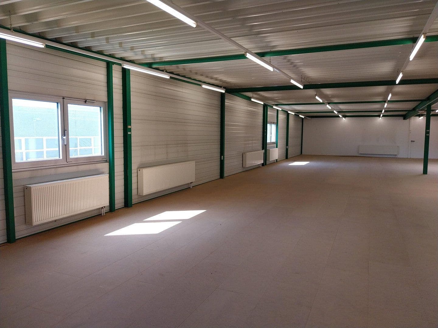 Prenájom nebytového priestoru 2.000 m², Uhlmannstrasse 42, Laupheim, Bádensko-Wurttembersko Prenájom nebytového priestoru 2.000 m², Uhlmannstrasse 42, Laupheim, Bádensko-Wurttembersko