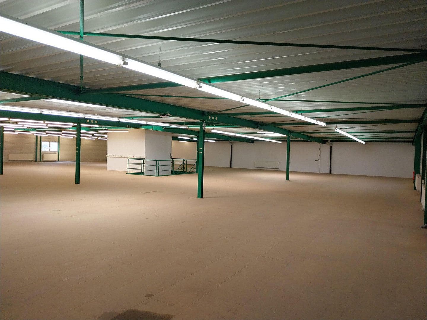 Prenájom nebytového priestoru 2.000 m², Uhlmannstrasse 42, Laupheim, Bádensko-Wurttembersko Prenájom nebytového priestoru 2.000 m², Uhlmannstrasse 42, Laupheim, Bádensko-Wurttembersko