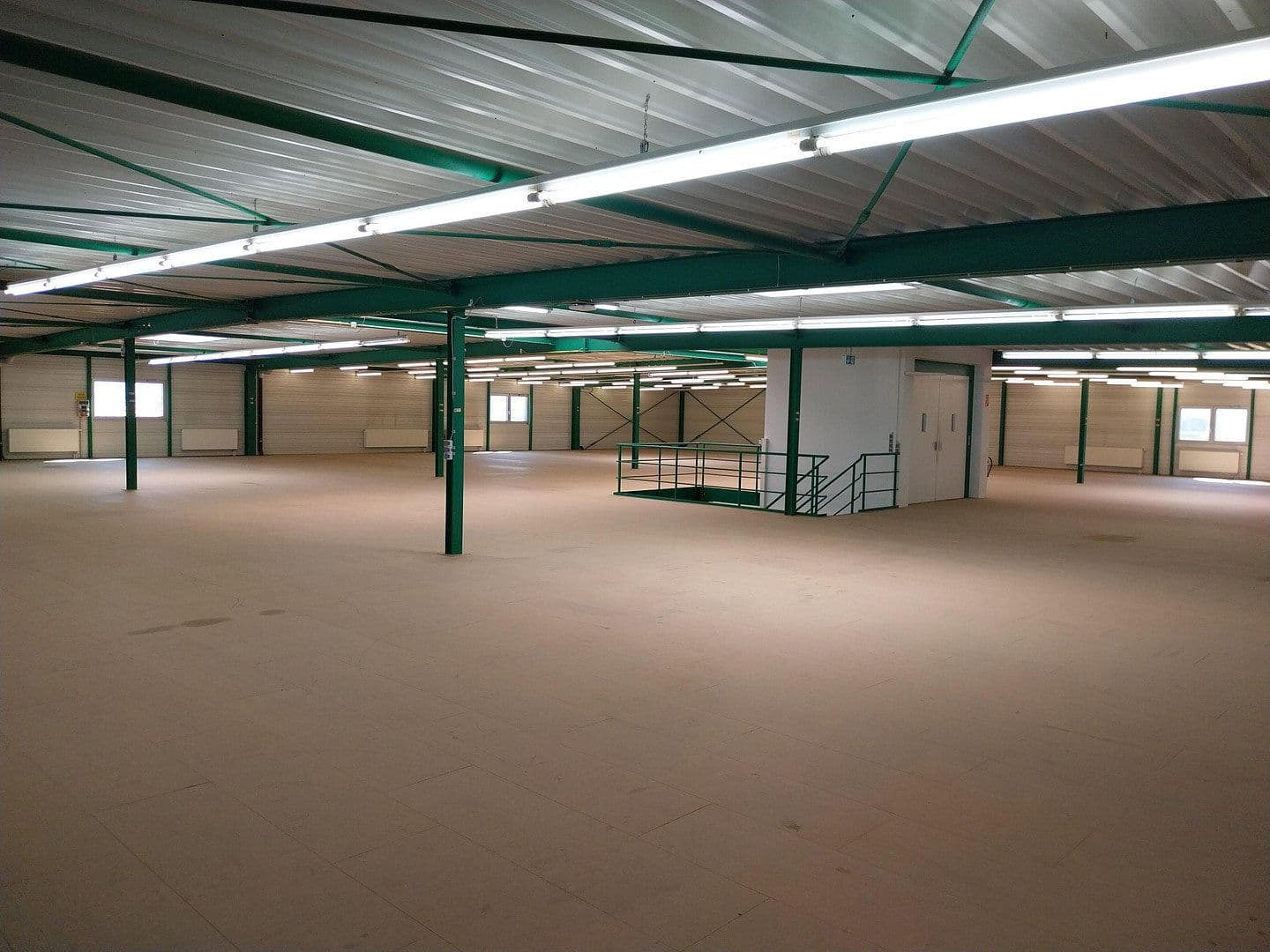 Prenájom nebytového priestoru 2.000 m², Uhlmannstrasse 42, Laupheim, Bádensko-Wurttembersko Prenájom nebytového priestoru 2.000 m², Uhlmannstrasse 42, Laupheim, Bádensko-Wurttembersko