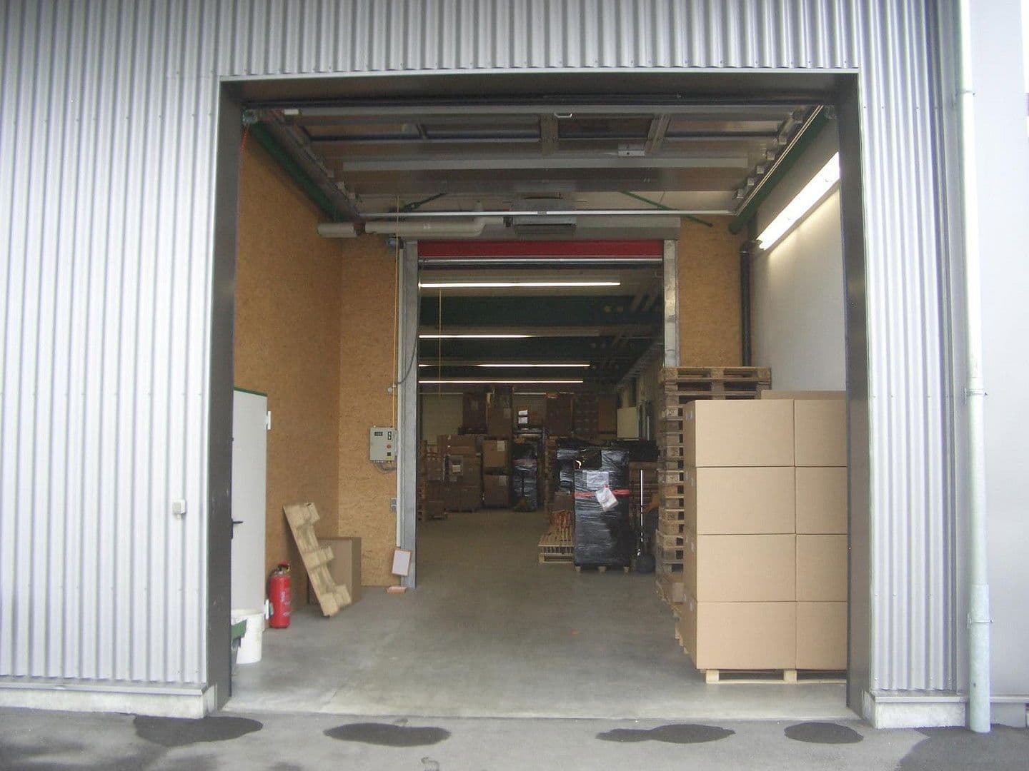 Prenájom nebytového priestoru 2.000 m², Uhlmannstrasse 42, Laupheim, Bádensko-Wurttembersko Prenájom nebytového priestoru 2.000 m², Uhlmannstrasse 42, Laupheim, Bádensko-Wurttembersko