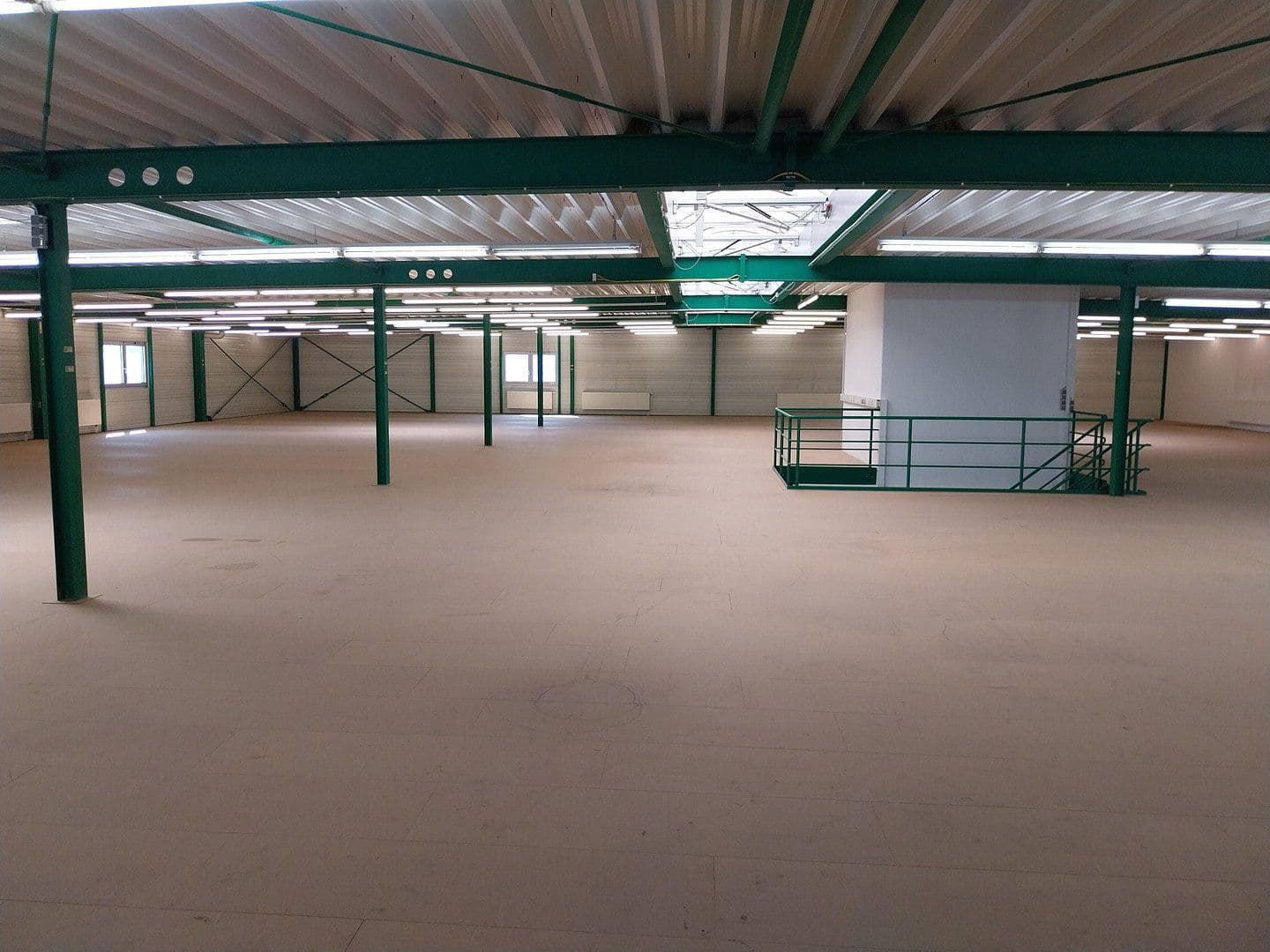 Prenájom nebytového priestoru 2.000 m², Uhlmannstrasse 42, Laupheim, Bádensko-Wurttembersko Prenájom nebytového priestoru 2.000 m², Uhlmannstrasse 42, Laupheim, Bádensko-Wurttembersko