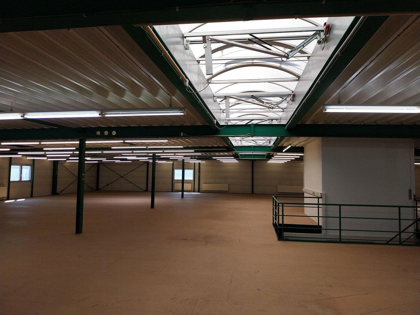Prenájom nebytového priestoru 2.000 m², Uhlmannstrasse 42, Laupheim, Bádensko-Wurttembersko Prenájom nebytového priestoru 2.000 m², Uhlmannstrasse 42, Laupheim, Bádensko-Wurttembersko