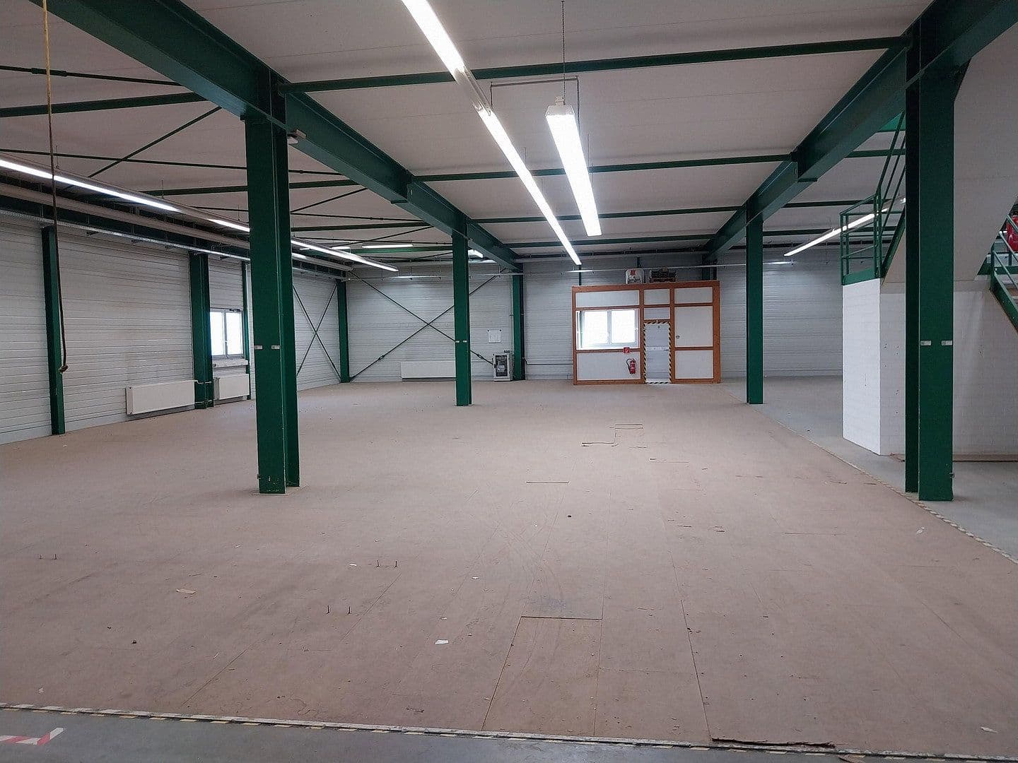 Prenájom nebytového priestoru 2.000 m², Uhlmannstrasse 42, Laupheim, Bádensko-Wurttembersko Prenájom nebytového priestoru 2.000 m², Uhlmannstrasse 42, Laupheim, Bádensko-Wurttembersko