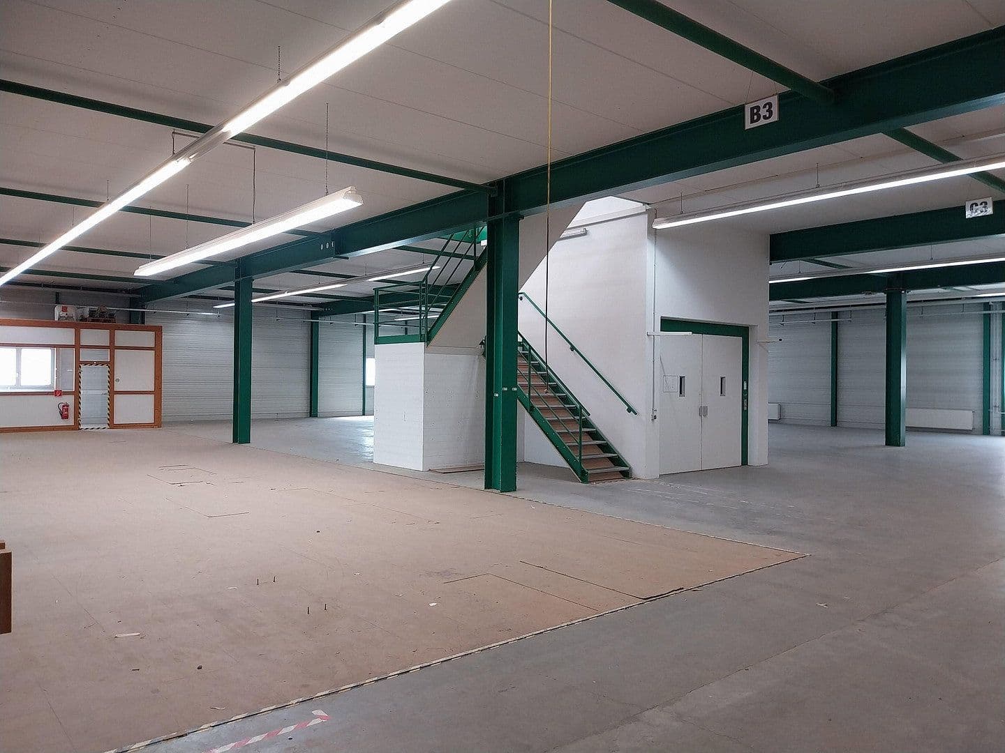 Prenájom nebytového priestoru 2.000 m², Uhlmannstrasse 42, Laupheim, Bádensko-Wurttembersko Prenájom nebytového priestoru 2.000 m², Uhlmannstrasse 42, Laupheim, Bádensko-Wurttembersko