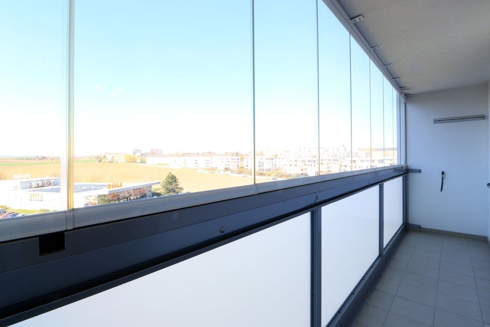 Prenájom bytu 3-izbový 75 m², Na Dolíkách, Slaný, Středočeský kraj Prenájom bytu 3-izbový 75 m², Na Dolíkách, Slaný, Středočeský kraj