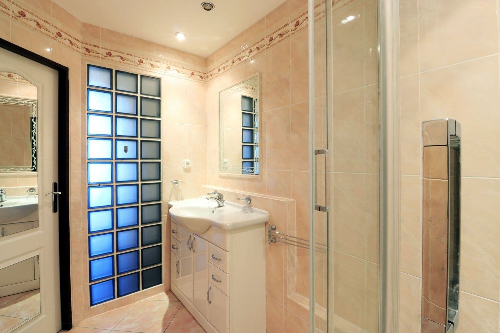 Prenájom bytu 3-izbový 75 m², Na Dolíkách, Slaný, Středočeský kraj Prenájom bytu 3-izbový 75 m², Na Dolíkách, Slaný, Středočeský kraj