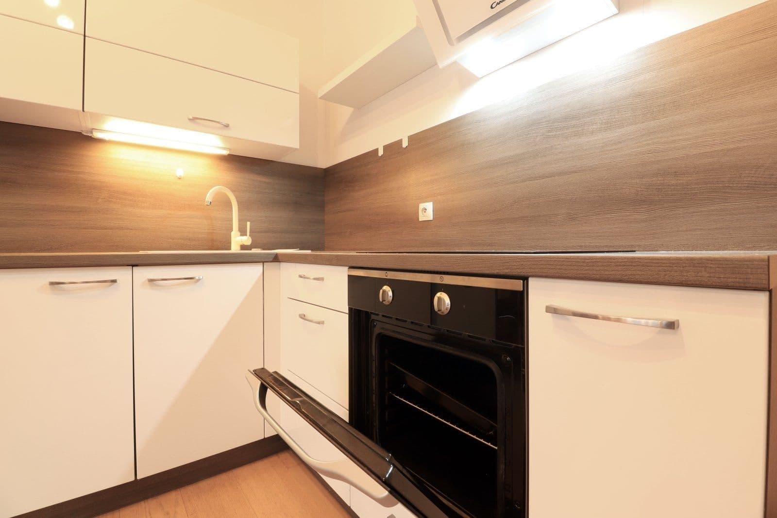 Prenájom bytu 2-izbový 64 m², Devonská, Praha, Praha Prenájom bytu 2-izbový 64 m², Devonská, Praha, Praha