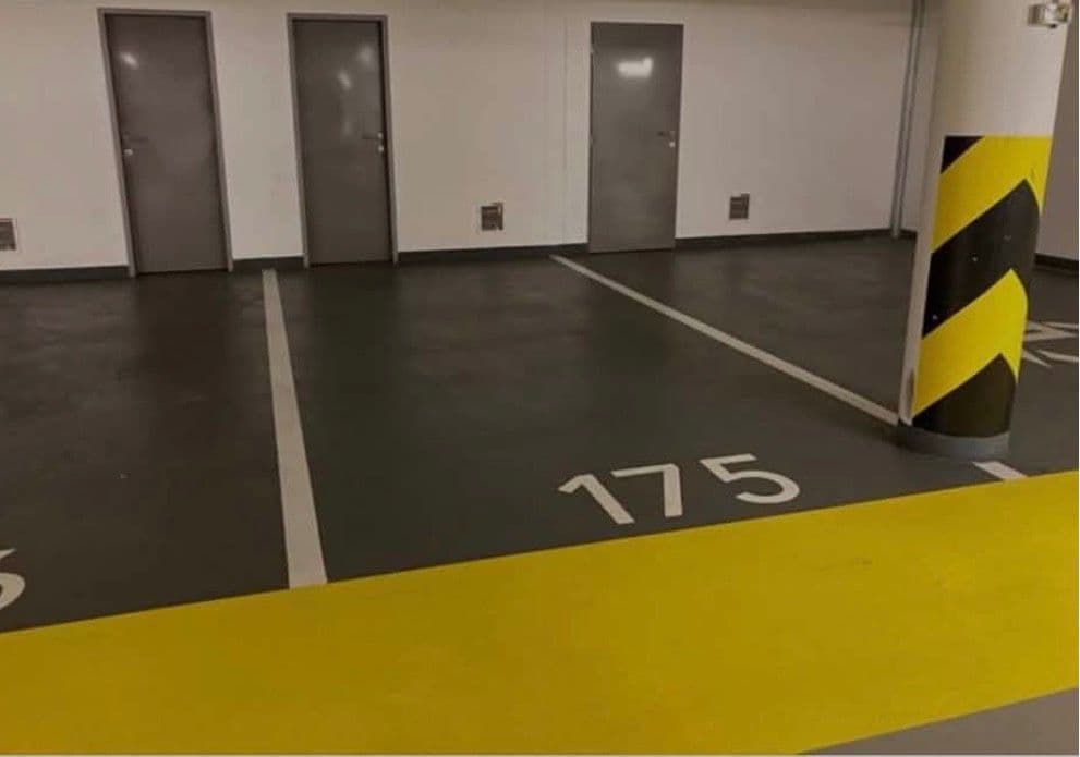 Prenájom garáže 15 m², Korunní, Praha, Praha Prenájom garáže 15 m², Korunní, Praha, Praha