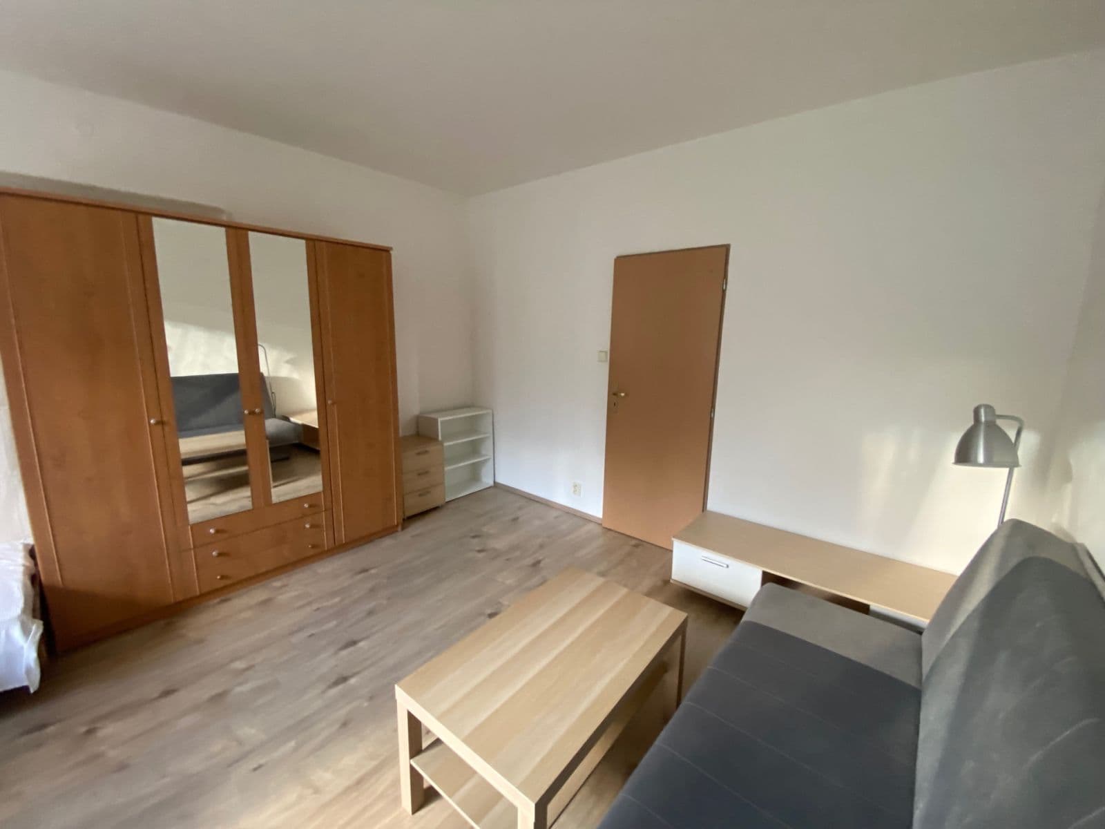 Prenájom bytu 1-izbový 40 m², Buštěhradská, Praha, Praha Prenájom bytu 1-izbový 40 m², Buštěhradská, Praha, Praha