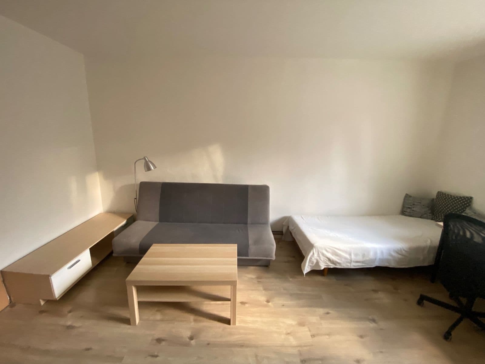 Prenájom bytu 1-izbový 40 m², Buštěhradská, Praha, Praha Prenájom bytu 1-izbový 40 m², Buštěhradská, Praha, Praha